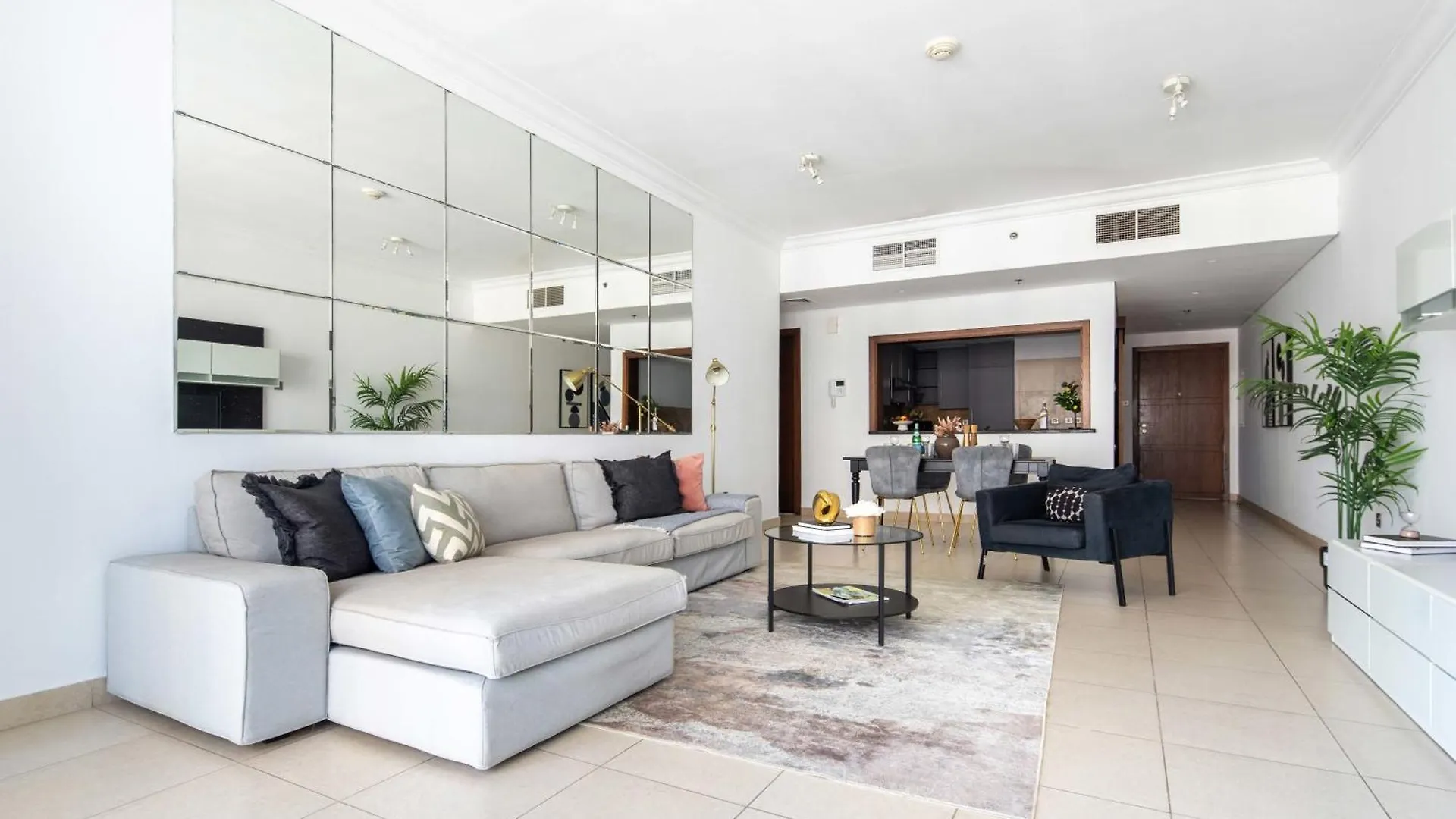 Frank Porter - 8 Boulevard Walk Dubai