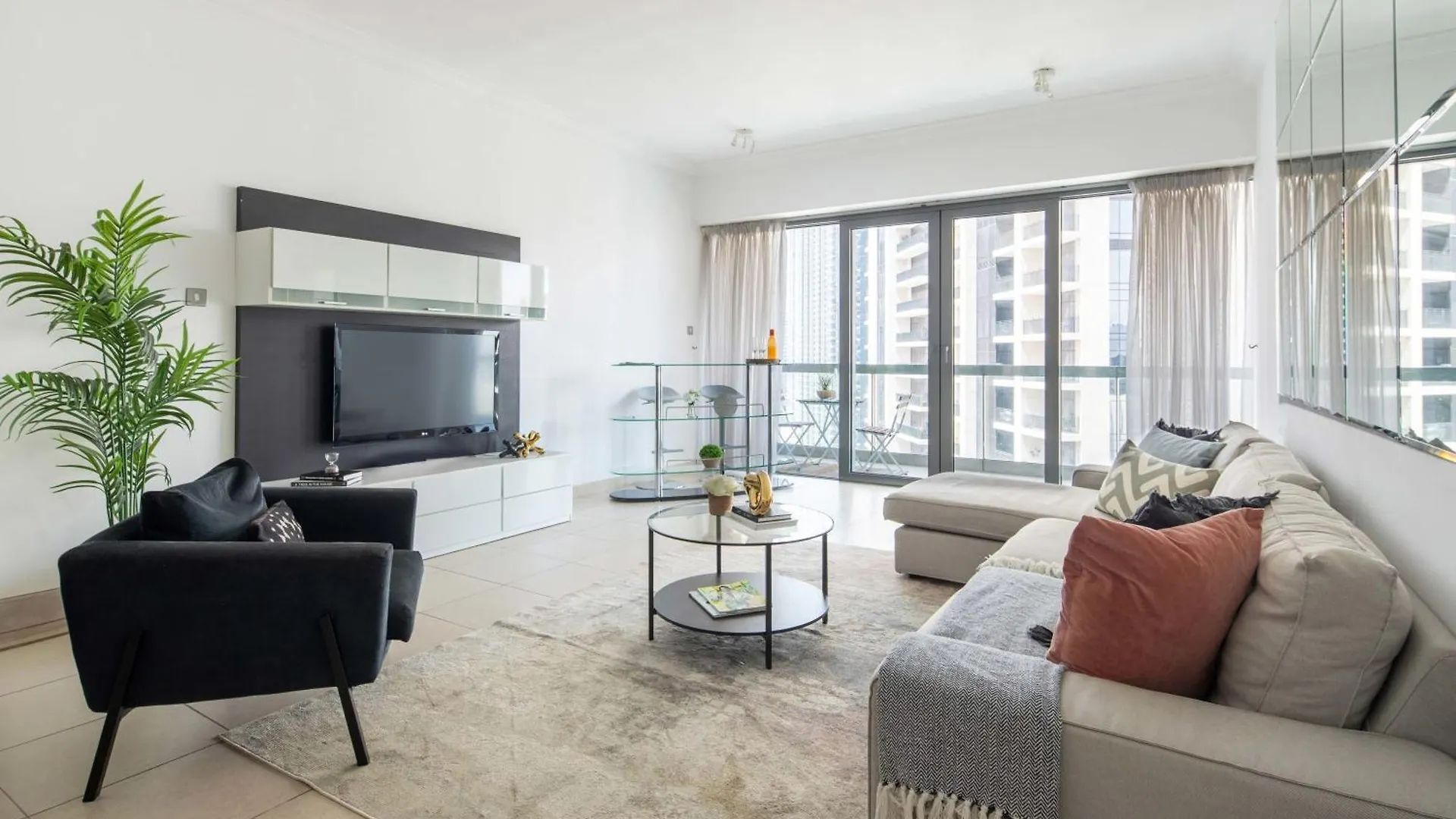 Frank Porter - 8 Boulevard Walk Dubai 0*,  United Arab Emirates