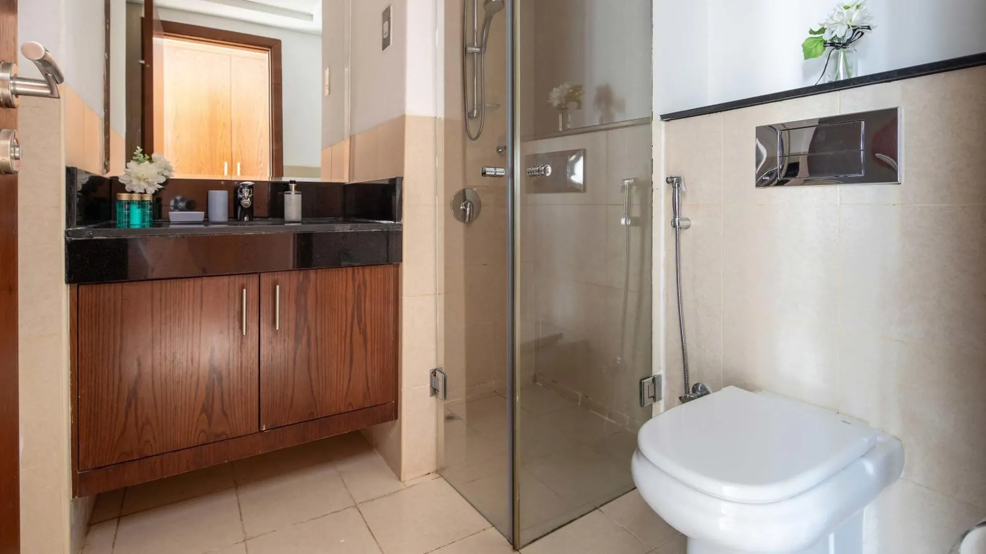 Frank Porter - 8 Boulevard Walk Dubai Apartment