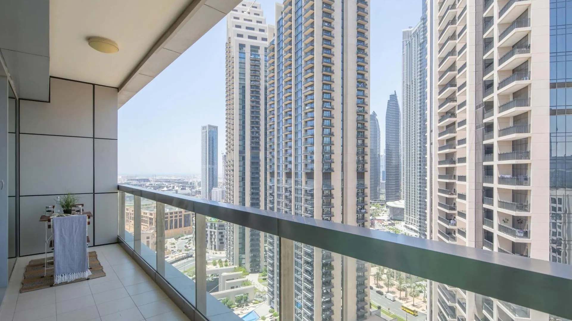Frank Porter - 8 Boulevard Walk Dubai 0*,  United Arab Emirates